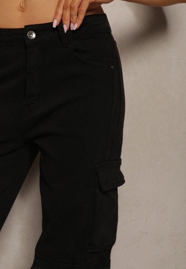Renee - Czarne Spodnie Typu Bojówki z Bawełny High Waist z Kieszeniami Zefara. Stan: podwyższony. Kolor: czarny. Materiał: bawełna