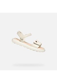 Sandały Geox Model J Sandal Puffypop Gi Kolor Beżowy. Kolor: biały. Materiał: syntetyk. Sezon: lato