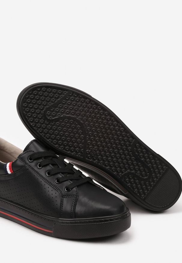 Born2be - Czarne Płaskie Sneakersy ze Skóry Naturalnej ze Skórzaną Wkładką Ozdobione Perforacją Zelili. Okazja: na co dzień. Kolor: czarny. Materiał: skóra. Wzór: aplikacja. Sezon: wiosna, lato
