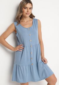 Born2be - Jasnoniebieska Sukienka o Rozkloszowanym Kroju na Szerokich Ramiączkach z Guzikami Saniella. Okazja: na co dzień. Kolor: niebieski. Długość rękawa: na ramiączkach. Typ sukienki: rozkloszowane. Styl: klasyczny, casual, elegancki #2