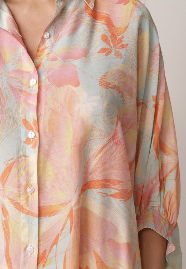 Born2be - Pomarańczowa Oversizowa Koszula z Bawełną o Kroju Typu Nietoperz Nyletia. Okazja: na co dzień. Typ kołnierza: kołnierzyk klasyczny. Kolor: pomarańczowy. Materiał: bawełna. Sezon: wiosna, lato. Styl: casual, elegancki, klasyczny