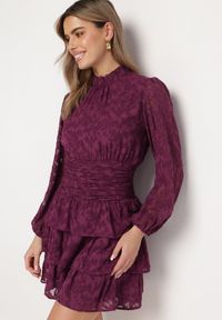 Born2be - Fioletowa Taliowana Sukienka Mini Koronkowa z Falbankami Ciluna. Okazja: na co dzień. Typ kołnierza: kołnierz z falbankami. Kolor: fioletowy. Materiał: koronka. Wzór: aplikacja. Styl: klasyczny, casual, elegancki. Długość: mini #1