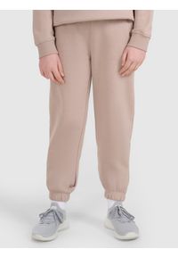 4f - 4F Spodnie dresowe joggery dziewczęce - beżowe 134 (8-9 lat). Okazja: na spacer, na co dzień, na uczelnię. Kolor: beżowy. Materiał: dresówka. Sezon: lato. Styl: casual #2