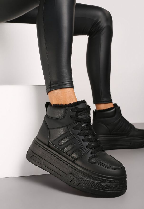 Renee - Czarne Sneakersy na Platformie Mocno Ocieplane Futerkiem Lealwen. Okazja: na co dzień. Kolor: czarny. Materiał: futro. Obcas: na platformie