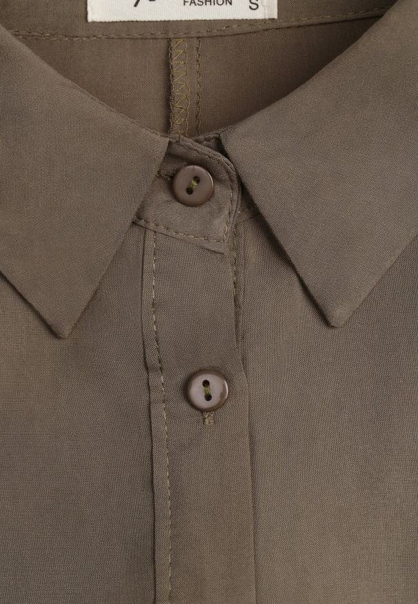 Born2be - Ciemnozielona Sukienka Controllable. Okazja: na co dzień. Kolor: zielony. Długość rękawa: długi rękaw. Typ sukienki: szmizjerki, rozkloszowane. Styl: klasyczny, casual. Długość: maxi