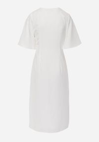 Born2be - Biała Koktajlowa Sukienka VICES ze Zwiewnymi Rękawami i Kwiatową Aplikacją 3D Talilia. Okazja: na wesele, na ślub cywilny, na imprezę. Kolor: biały. Wzór: aplikacja, kwiaty. Styl: wizytowy #6