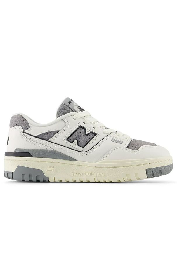 Buty młodzieżowe New Balance GSB550LG - szare. Kolor: szary. Materiał: guma, skóra. Szerokość cholewki: normalna. Sport: koszykówka