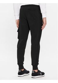 Calvin Klein Jeans Spodnie dresowe Badge J30J324683 Czarny Regular Fit. Kolor: czarny. Materiał: bawełna #2