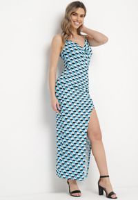 Born2be - Niebiesko-Czarna Dopasowana Sukienka z Marszczeniem Callienne. Kolor: niebieski. Długość rękawa: na ramiączkach. Typ sukienki: kopertowe. Długość: maxi #1