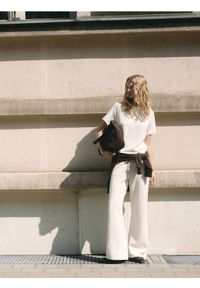 Reserved - Spodnie z szeroką nogawką - beżowy. Kolor: beżowy. Materiał: dzianina