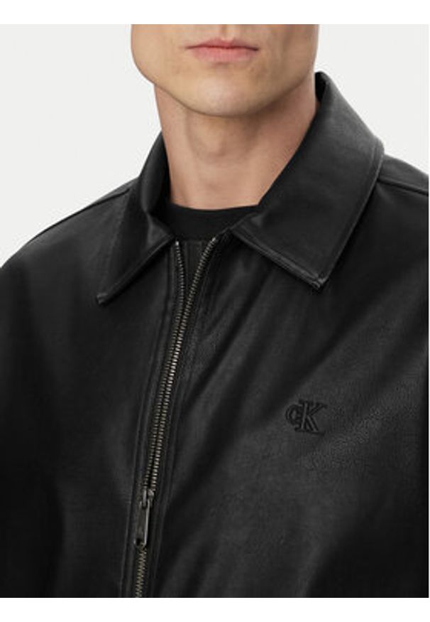 Calvin Klein Jeans Kurtka z imitacji skóry LV04RF403G Czarny Relaxed Fit. Kolor: czarny. Materiał: syntetyk