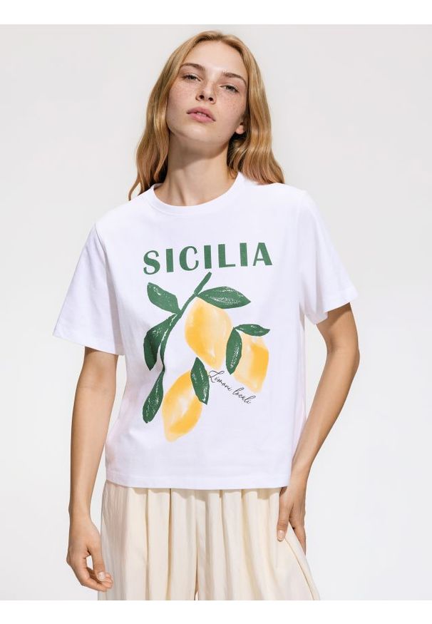Reserved - T-shirt z nadrukiem - biały. Kolor: biały. Materiał: bawełna, dzianina. Wzór: nadruk