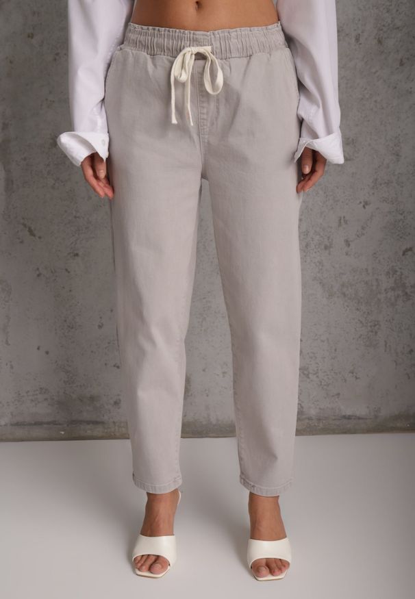 Renee - Szare Jeansy z Bawełny Mom Fit HIgh Waist z Wiązaniem w Pasie Origonia. Okazja: na co dzień. Stan: podwyższony. Kolor: szary. Styl: vintage, casual