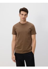 Reserved - Bawełniany t-shirt regular - brązowy. Kolor: brązowy. Materiał: bawełna