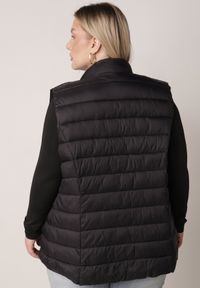 Born2be - Czarna Pikowana Kamizelka Przejściowa ze Stójką Edanwen. Typ kołnierza: kołnierzyk stójkowy. Kolekcja: plus size. Kolor: czarny. Materiał: jeans, nylon. Styl: klasyczny #3
