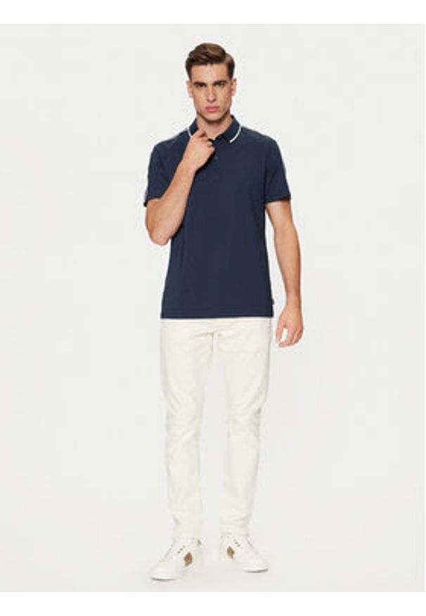 Guess Polo M4YP40 KARS0 Granatowy Regular Fit. Typ kołnierza: polo. Kolor: niebieski. Materiał: bawełna, syntetyk