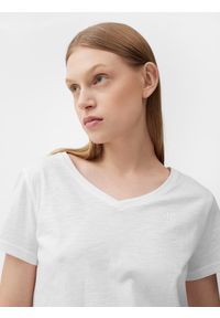4f - T-shirt regular gładki damski. Kolor: biały. Materiał: bawełna. Wzór: gładki