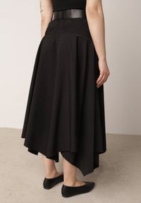Born2be - Czarna Rozkloszowana Spódnica z Ozdobnym Paskiem i Asymetrycznym Dołem Pillen. Okazja: na co dzień, do pracy. Kolor: czarny. Materiał: skóra. Długość: długie. Styl: casual, elegancki #7