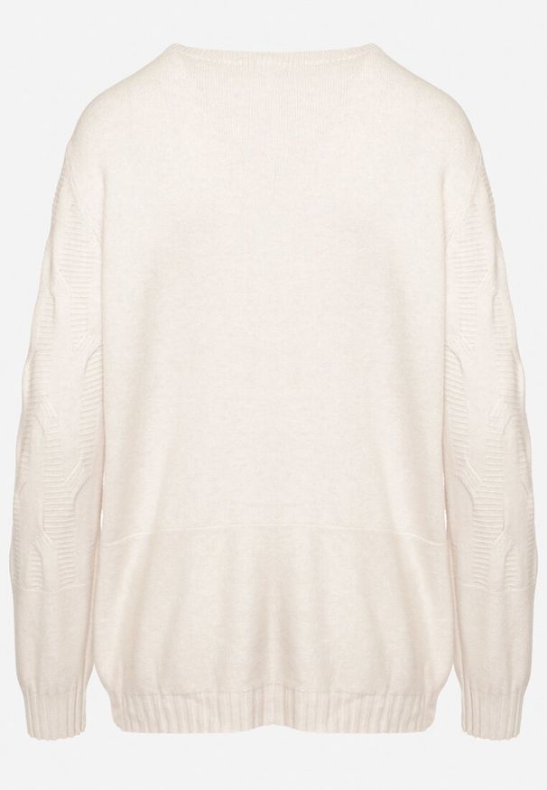 Born2be - Jasnobeżowy Sweter z Bawełną i Wiskozą Ozdobiony Tłoczeniem Zeialda. Okazja: na co dzień, na spotkanie biznesowe. Kolor: beżowy. Materiał: bawełna, wiskoza. Długość rękawa: długi rękaw. Długość: długie. Wzór: aplikacja. Styl: klasyczny, elegancki, biznesowy, casual