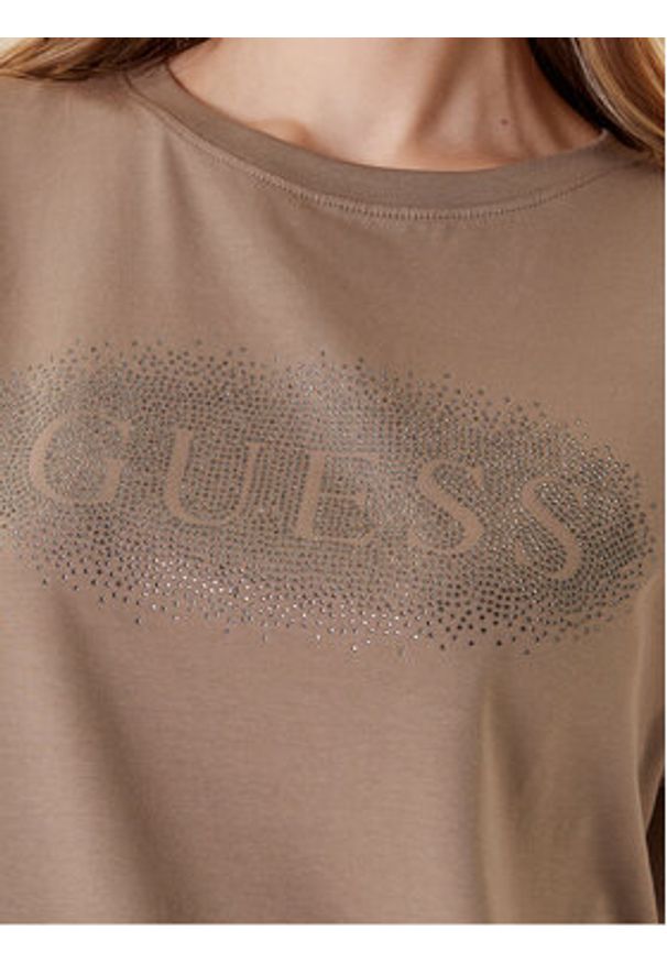 Guess T-Shirt V5YI08 J1314 Brązowy Regular Fit. Kolor: brązowy. Materiał: bawełna