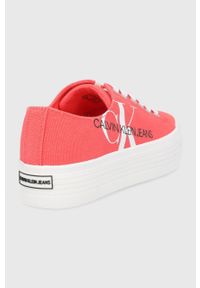 Calvin Klein Jeans Tenisówki damskie kolor różowy. Nosek buta: okrągły. Zapięcie: sznurówki. Kolor: pomarańczowy. Materiał: guma. Obcas: na platformie #2