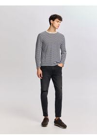 Reserved - Jeansy skinny z przetarciami - czarny. Kolor: czarny