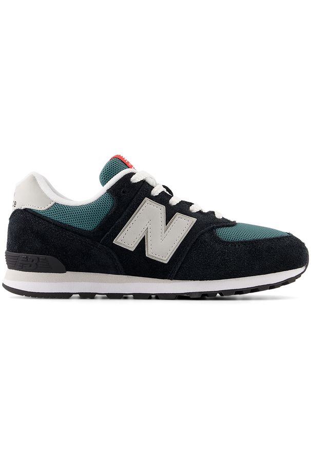 Buty dziecięce New Balance GC574MGH – czarne. Okazja: na uczelnię, na co dzień. Kolor: czarny. Materiał: materiał, syntetyk, skóra. Szerokość cholewki: normalna. Model: New Balance 574. Sport: turystyka piesza