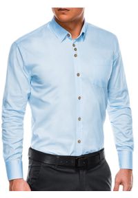 OTHER - Koszula męska z kontrastowymi guzikami SLIM K302 -. Kolor: niebieski. Materiał: bawełna, elastan. Wzór: aplikacja #1