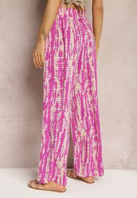 Renee - Fioletowe Spodnie z Szerokimi Nogawkami z Abstrakcyjnym Wzorem i Gumką w Pasie Sarieta. Kolor: fioletowy