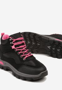 Renee - Czarno-Fuksjowe Buty Trekkingowe Trapery Vices Ozdobione Geometrycznym Motywem Anarisse. Okazja: na co dzień. Kolor: czarny. Materiał: jeans. Wzór: aplikacja, geometria. Styl: casual, elegancki #5