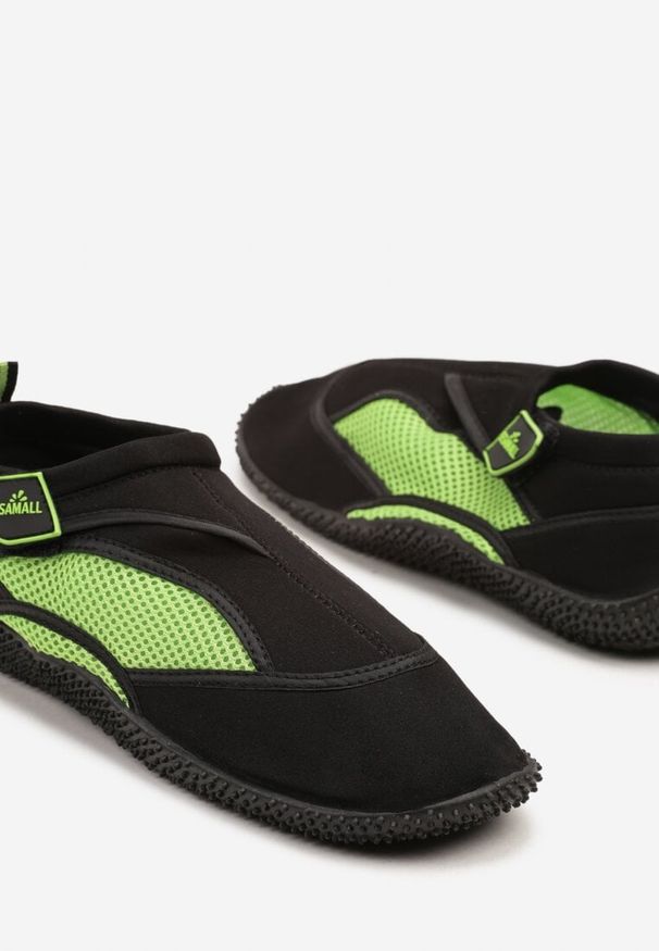 Born2be - Czarno-Zielone Buty Sportowe z Elastyczną Cholewką do Wody Nimiliara. Okazja: na plażę. Zapięcie: rzepy. Kolor: czarny. Szerokość cholewki: normalna. Wzór: aplikacja. Sezon: lato