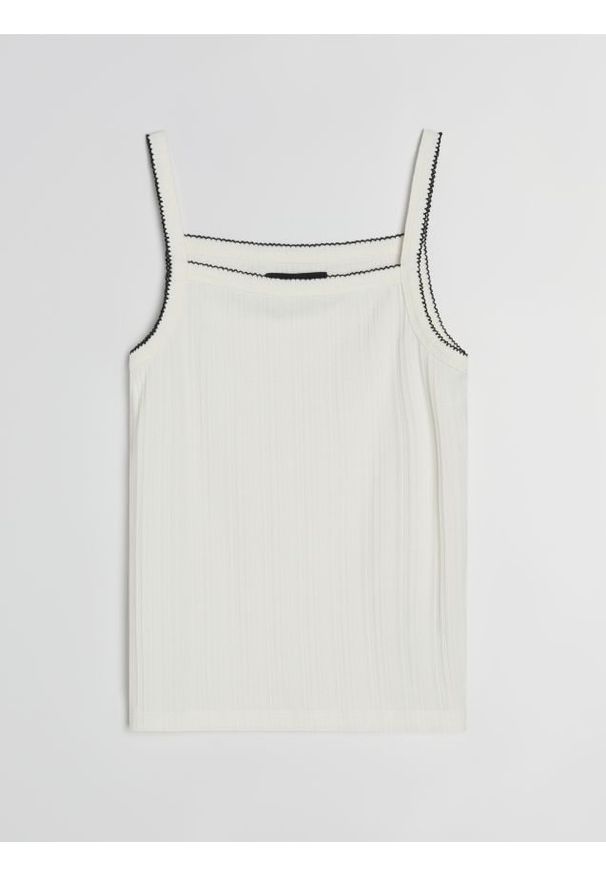 Sinsay - Prążkowany top - kremowy. Kolor: kremowy. Materiał: prążkowany