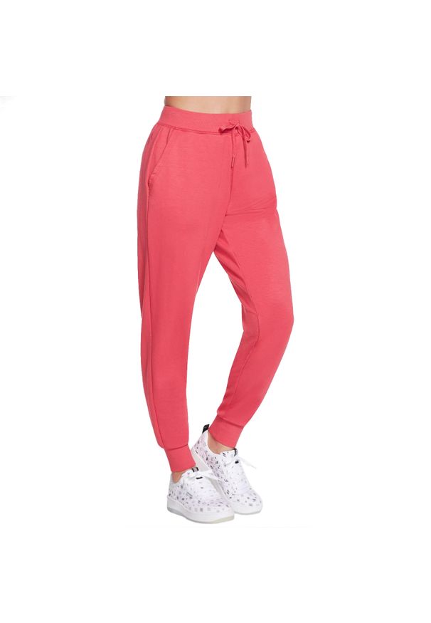 skechers - Spodnie sportowe damskie Skechers Skechluxe Restful Jogger Pant. Kolor: czerwony. Materiał: poliester, elastan
