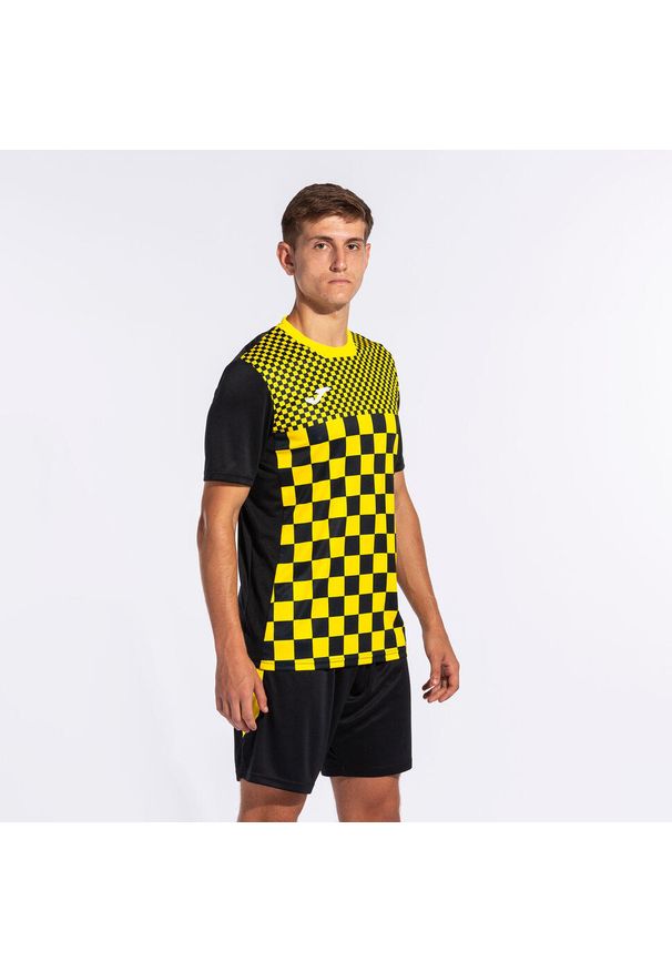 Koszulka Joma Flag III XS czarno-żółta. Kolor: wielokolorowy, żółty, czarny. Materiał: poliester. Sport: piłka nożna