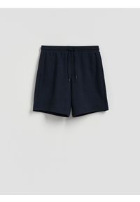 Reserved - Strukturalne szorty regular fit - granatowy. Kolor: niebieski. Materiał: dzianina, bawełna #1