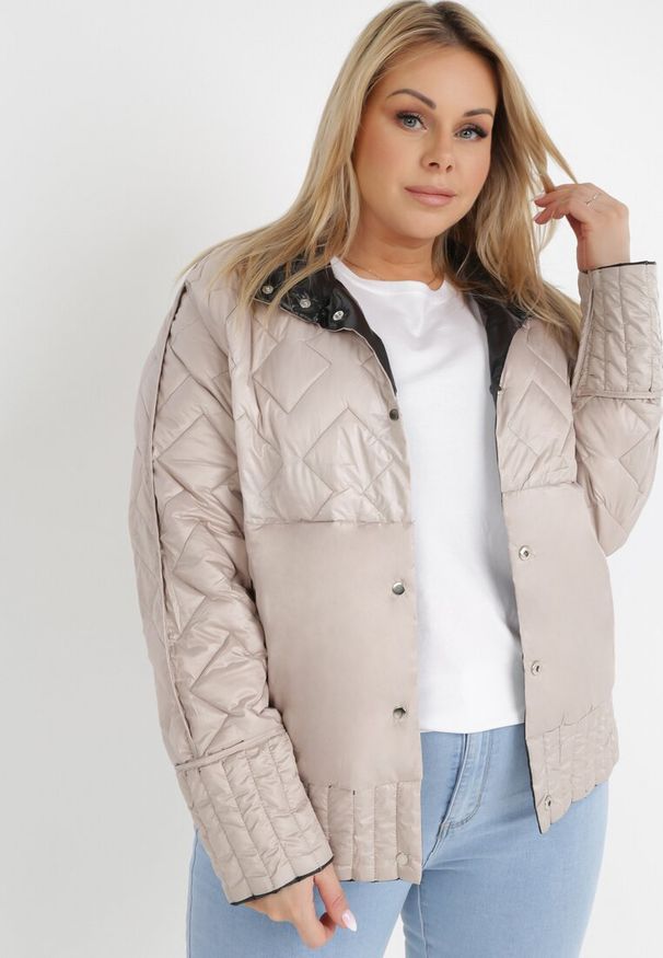 Born2be - Czarna Kurtka Dwustronna Hypsora. Typ kołnierza: kołnierzyk stójkowy. Kolekcja: plus size. Kolor: czarny. Materiał: tkanina. Długość rękawa: długi rękaw. Długość: długie. Wzór: jednolity, geometria, aplikacja