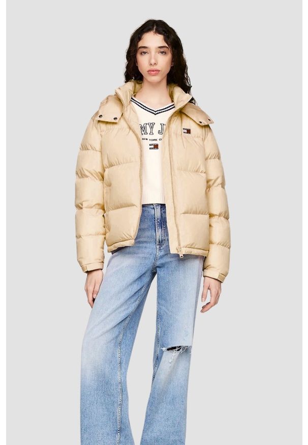 Tommy Jeans - TOMMY JEANS Żółta pikowana damska kurtka, Rozmiar M. Kolor: żółty. Materiał: poliester. Długość rękawa: długi rękaw. Długość: długie. Styl: elegancki