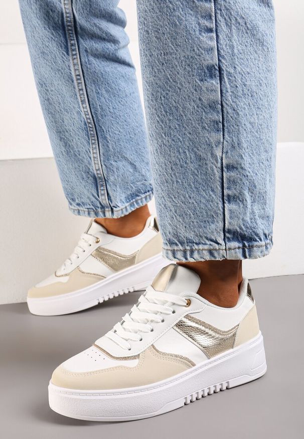 Renee - Biało-Beżowe Sneakersy na Platformie z Brokatowymi Akcentami Sellona. Nosek buta: okrągły. Zapięcie: sznurówki. Kolor: biały. Materiał: materiał. Obcas: na platformie. Wysokość obcasa: niski