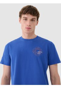 4f - 4F T-shirt regular z nadrukiem męski - niebieski L. Okazja: na co dzień. Kolor: niebieski. Materiał: dzianina, bawełna, jersey. Wzór: nadruk. Styl: klasyczny, sportowy, casual