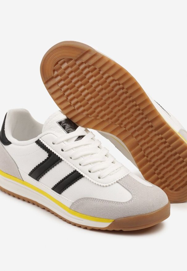 Renee - Białe Sneakersy Ozdobione Paskami Nairalina. Okazja: na co dzień. Zapięcie: pasek. Kolor: biały. Materiał: jeans. Wzór: aplikacja
