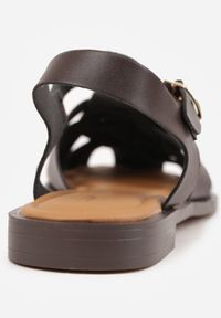 Renee - Ciemnobrązowe Sandały VICES z Przeplatanymi Paseczkami i Klamerką Metiphia. Okazja: na co dzień. Zapięcie: pasek. Kolor: brązowy. Wzór: nadruk. Sezon: lato. Styl: casual, elegancki #3