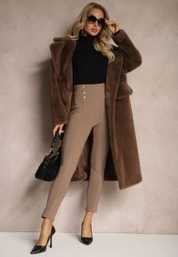 Renee - Ciemnobeżowe Legginsy Bawełniane High Waist Ozdobione Guzikami Liorvia. Stan: podwyższony. Kolor: beżowy. Materiał: bawełna. Wzór: aplikacja