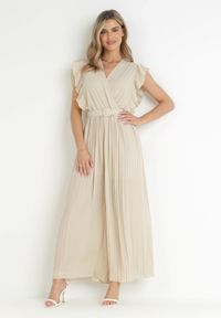 Born2be - Beżowy Plisowany Kombinezon z Szerokimi Nogawkami i Wiązanym Paskiem Audra. Okazja: na co dzień. Kolor: beżowy. Sezon: wiosna, lato. Styl: casual, elegancki #3