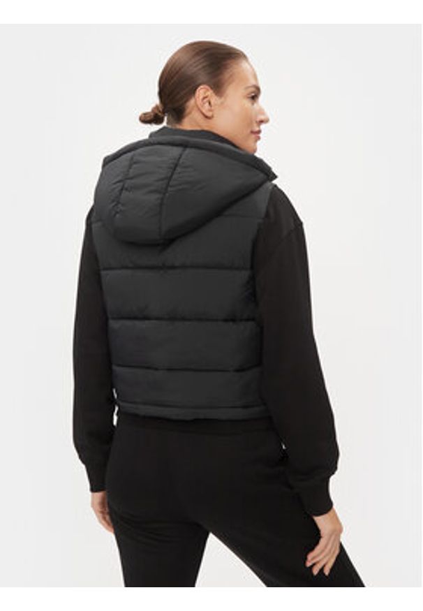Guess Bezrękawnik Breana V4RL02 WFYE2 Czarny Regular Fit. Kolor: czarny. Materiał: syntetyk. Długość rękawa: bez rękawów