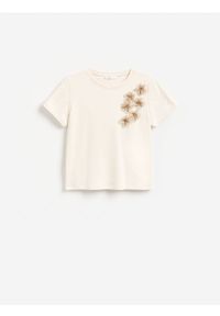 Reserved - T-shirt z ozdobnymi aplikacjami - kremowy. Kolor: kremowy. Materiał: bawełna, dzianina. Wzór: aplikacja #1