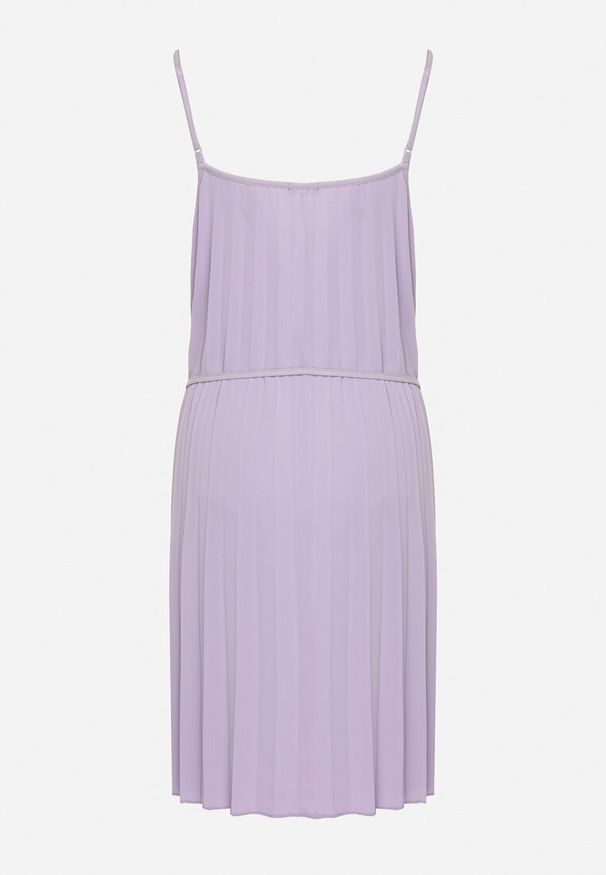 Born2be - Fioletowa Sukienka z Regulowanymi Ramiączkami z Materiałowym Paskiem Liata. Okazja: na spacer, na imprezę. Typ kołnierza: dekolt w kształcie V. Kolor: fioletowy. Materiał: materiał. Długość rękawa: na ramiączkach. Sezon: lato