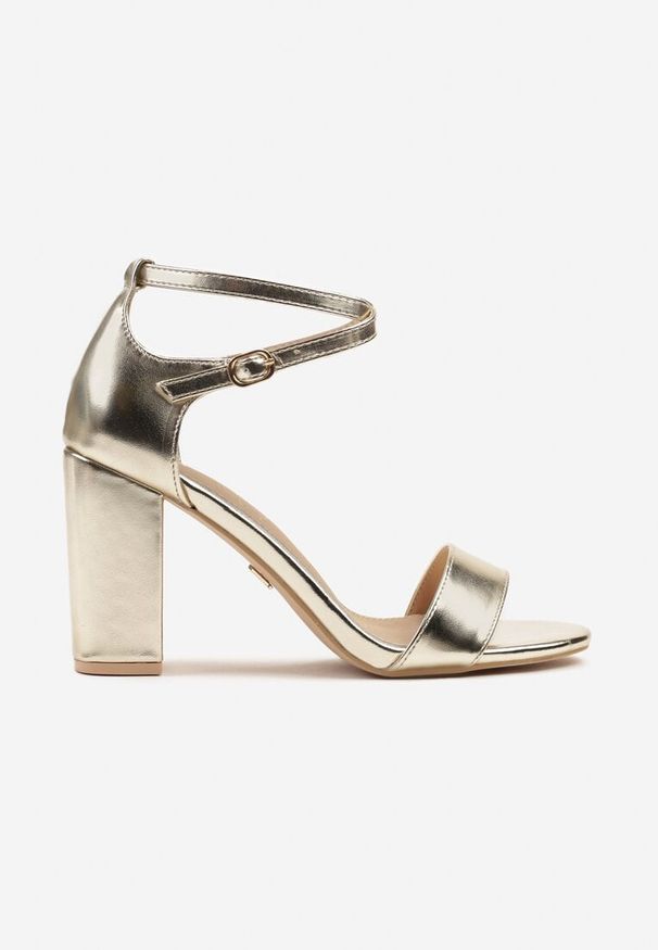 Renee - Złote Sandały Vices na Słupku ze Skórzaną Wkładką Ozdobione Paskami Ediritia. Zapięcie: pasek. Kolor: złoty. Materiał: skóra. Wzór: aplikacja. Obcas: na słupku. Styl: elegancki, klasyczny. Wysokość obcasa: średni