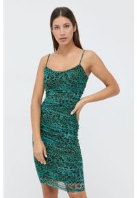Guess - Sukienka. Kolor: zielony. Materiał: tkanina. Długość rękawa: na ramiączkach. Typ sukienki: dopasowane #3