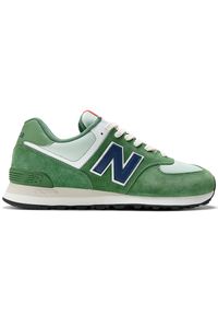 Buty męskie New Balance U574HGB – zielone. Okazja: na co dzień. Kolor: zielony. Materiał: zamsz, materiał, skóra, guma, syntetyk. Szerokość cholewki: normalna. Model: New Balance 574