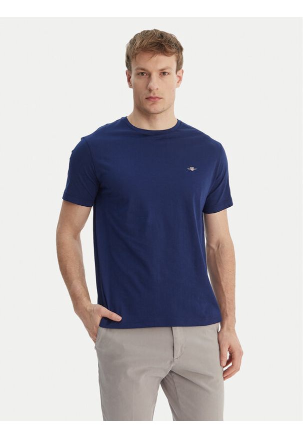 GANT - Gant T-Shirt Shield 2003184 Granatowy Regular Fit. Kolor: niebieski. Materiał: bawełna